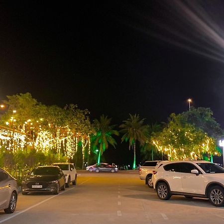 My Khe 2 Da Nang Seafront Hotel Buitenkant foto