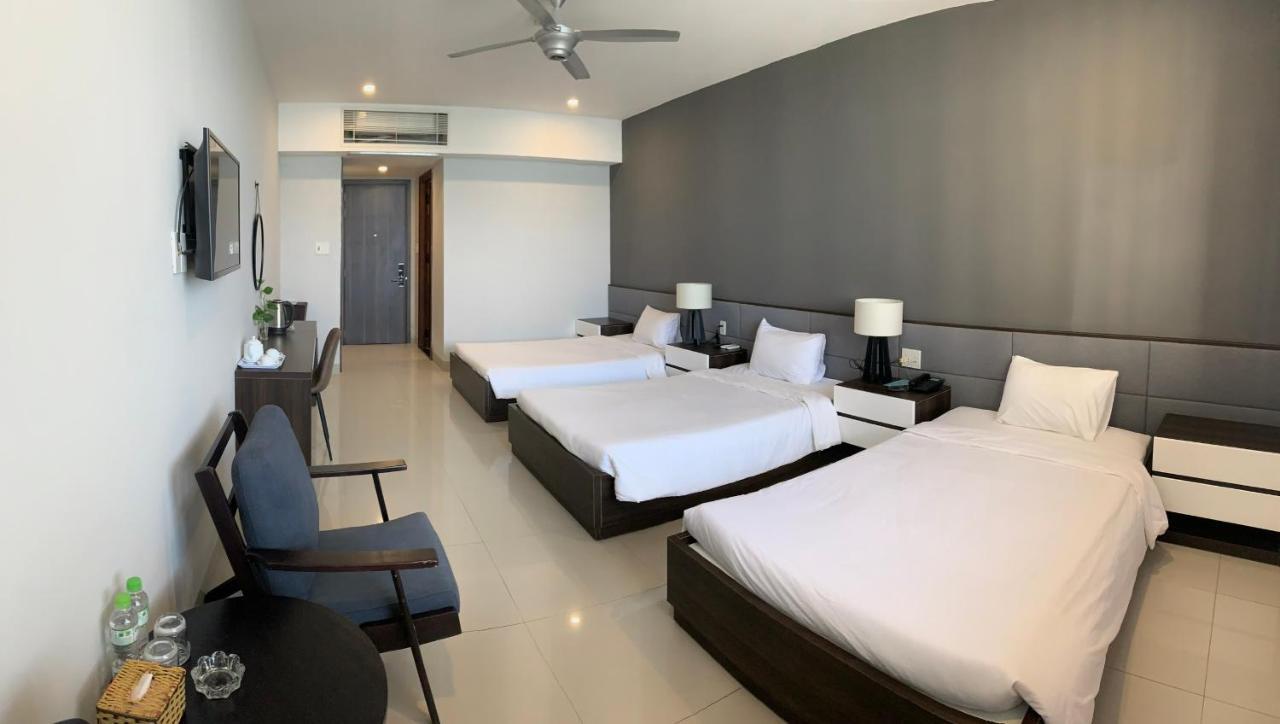 My Khe 2 Da Nang Seafront Hotel Buitenkant foto