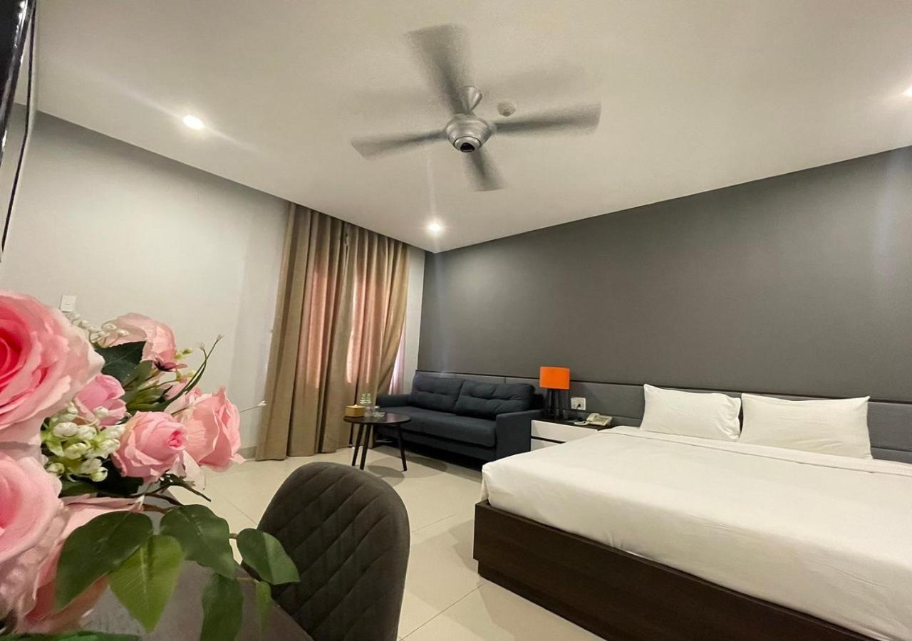 My Khe 2 Da Nang Seafront Hotel Buitenkant foto